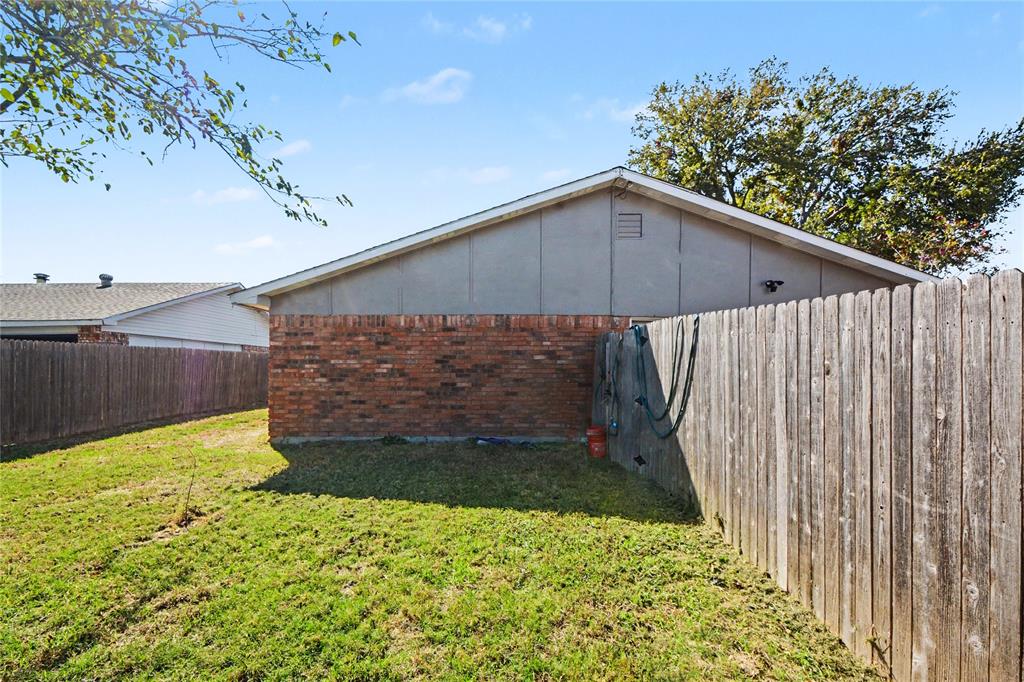 8713 Willowbrook Drive, Rowlett, TX 75088