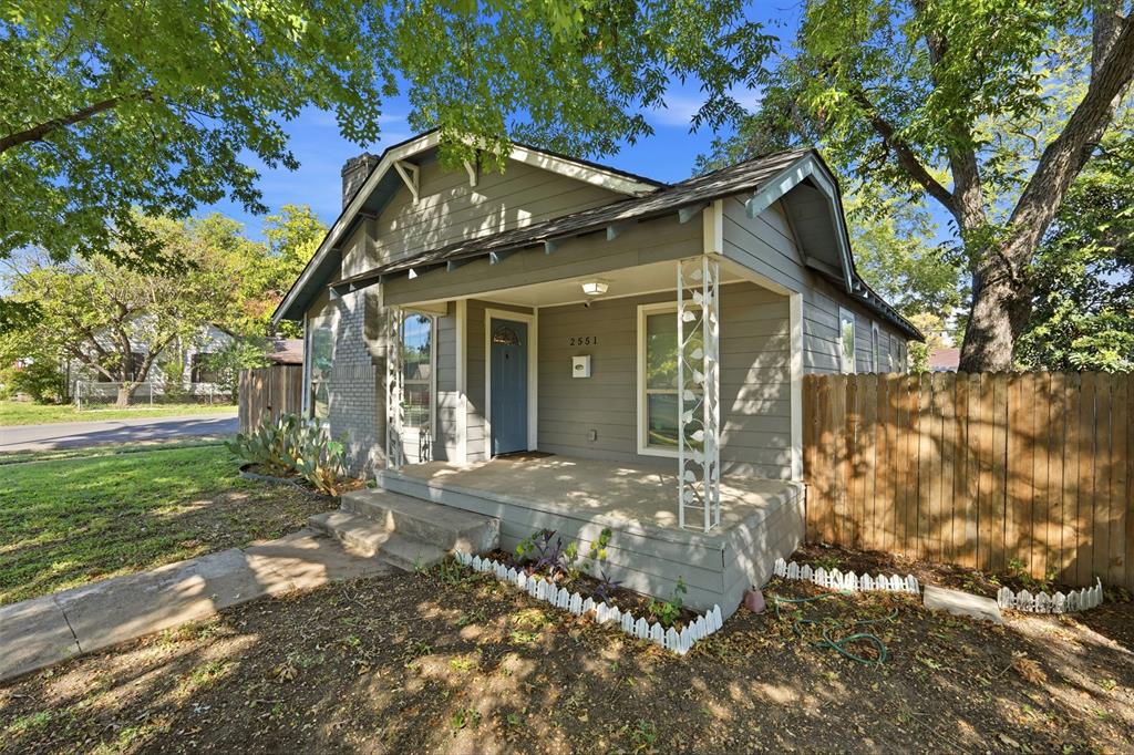 2551 Grafton Avenue, Dallas, TX 75211