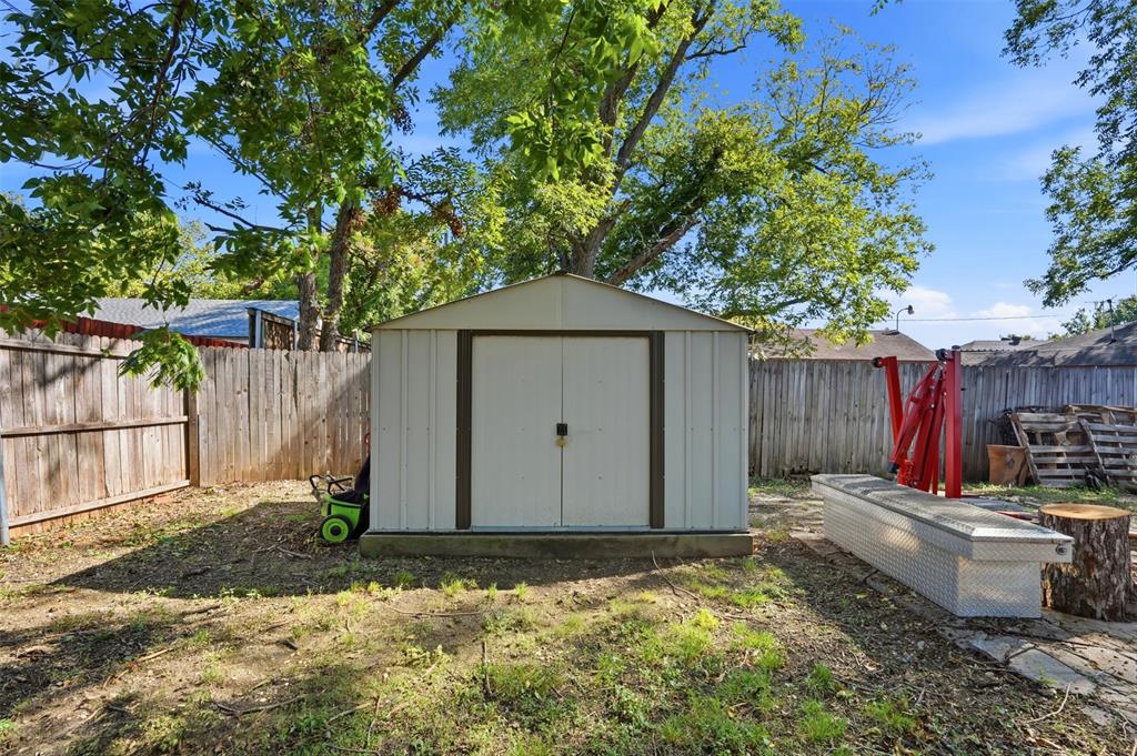 2551 Grafton Avenue, Dallas, TX 75211