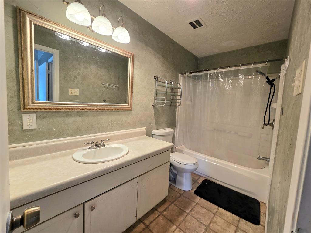 99 W Mountain Creek Drive, Grand Prairie, TX 75052