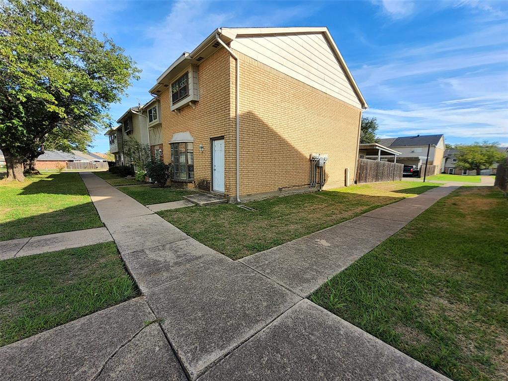 99 W Mountain Creek Drive, Grand Prairie, TX 75052