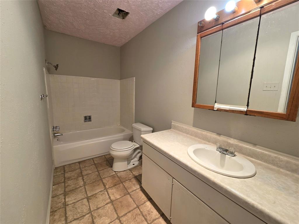 99 W Mountain Creek Drive, Grand Prairie, TX 75052
