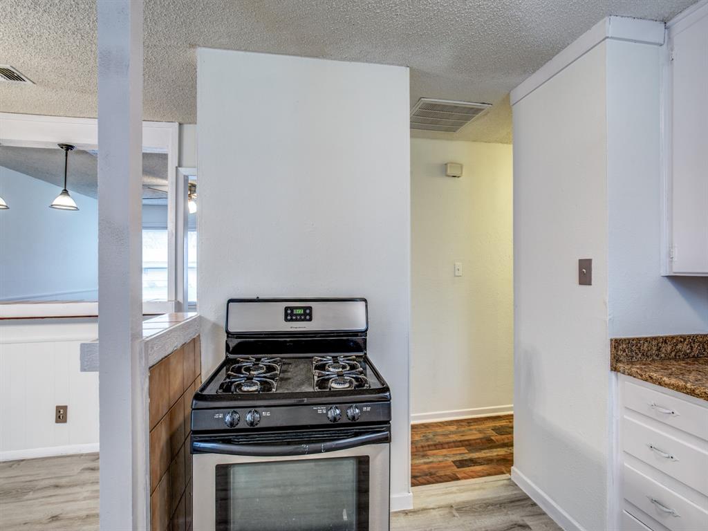 533 NW Lorna Street, Burleson, TX 76028