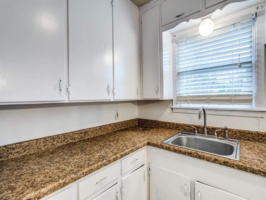 533 NW Lorna Street, Burleson, TX 76028