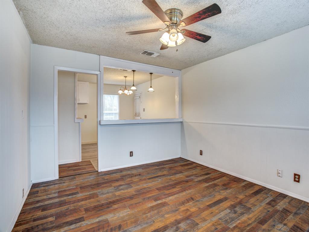 533 NW Lorna Street, Burleson, TX 76028