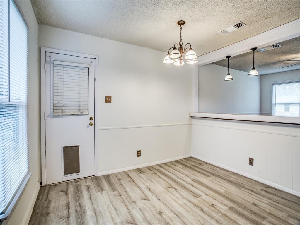 533 NW Lorna Street, Burleson, TX 76028