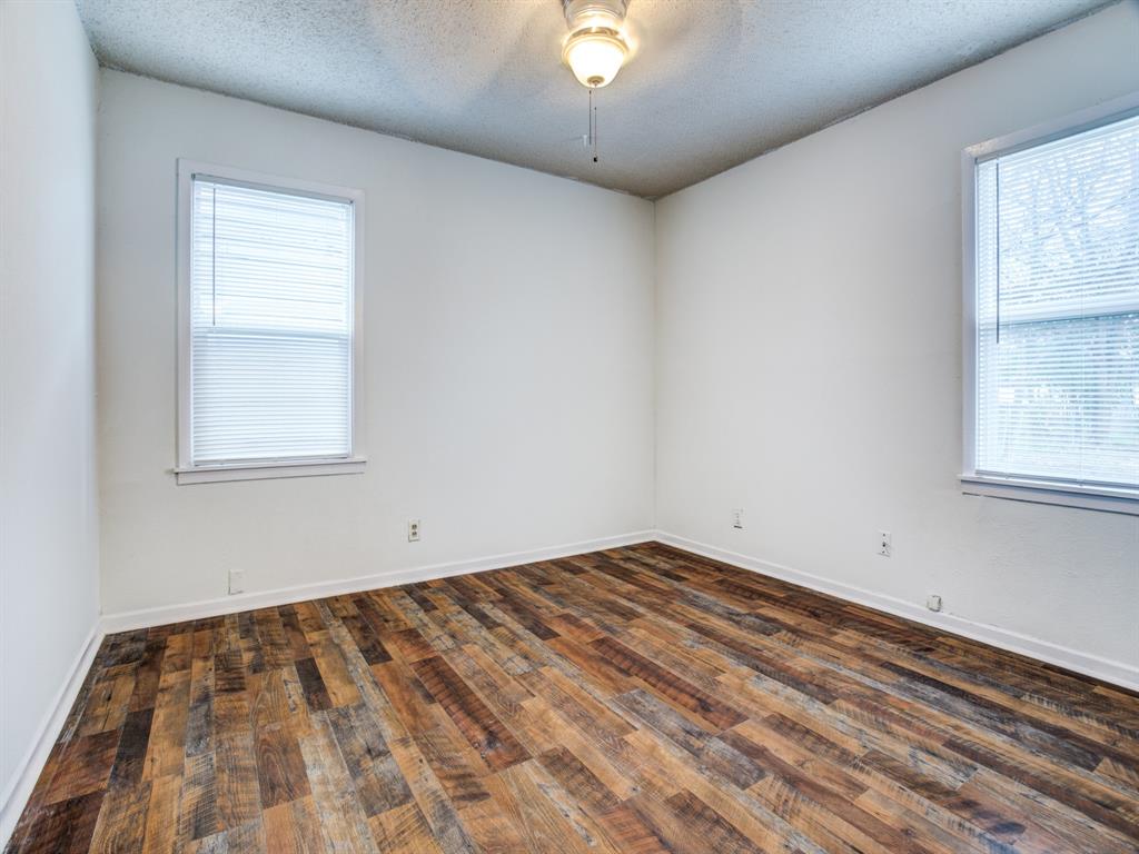 533 NW Lorna Street, Burleson, TX 76028