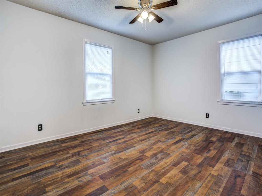 533 NW Lorna Street, Burleson, TX 76028