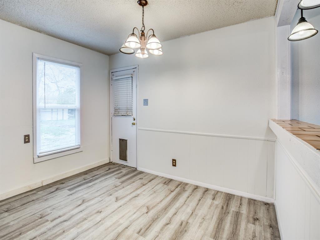 533 NW Lorna Street, Burleson, TX 76028