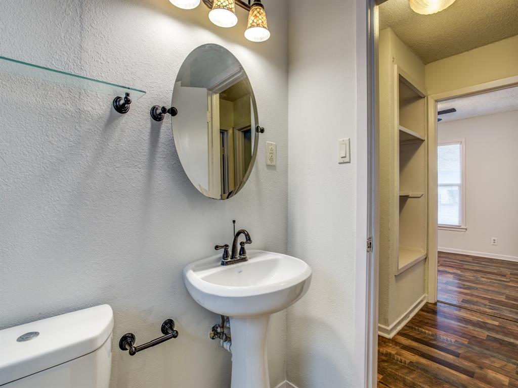 533 NW Lorna Street, Burleson, TX 76028
