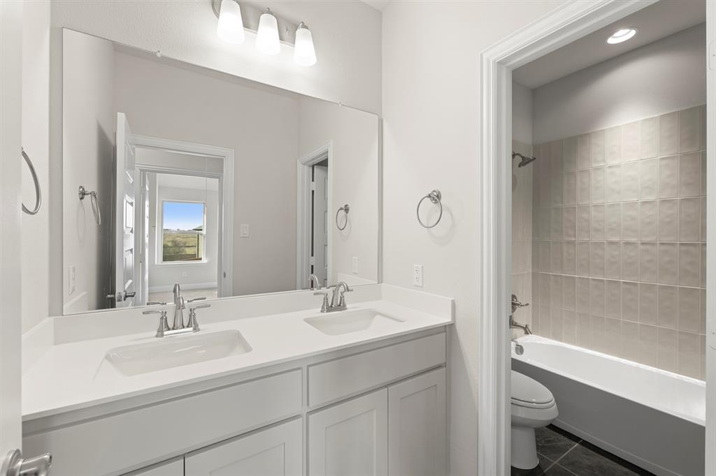 23_24. 3204 Agnew - 3RD Bath.jpg