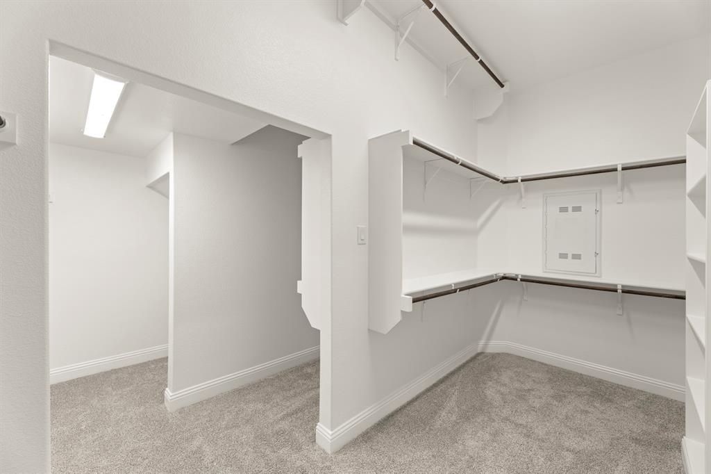 19_20. 3204 Agnew - Closet.jpg