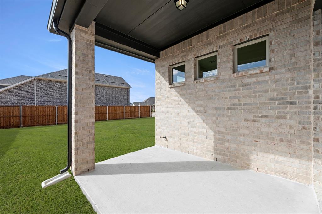 24_25. 3204 Agnew - Patio.jpg