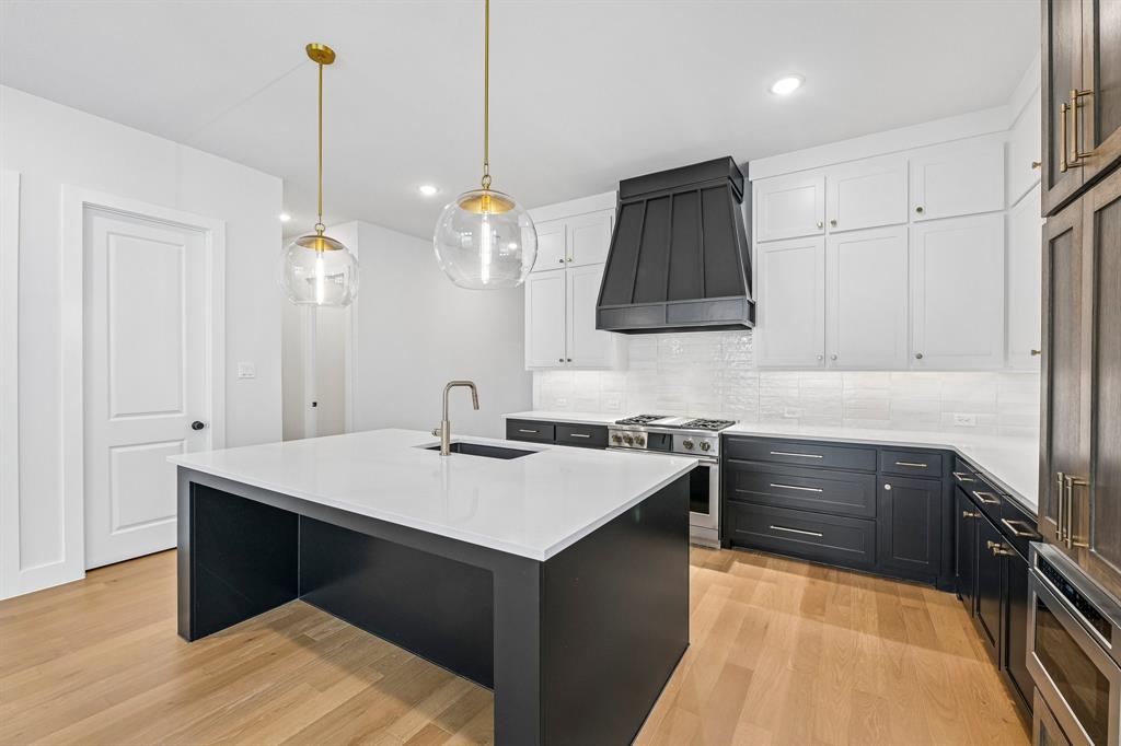 Featuring wonderful prep and storage spaces, this dream kitchen will inspire your inner chef! Featuring wonderful prep and storage spaces, this dream kitchen will inspire your inner chef!