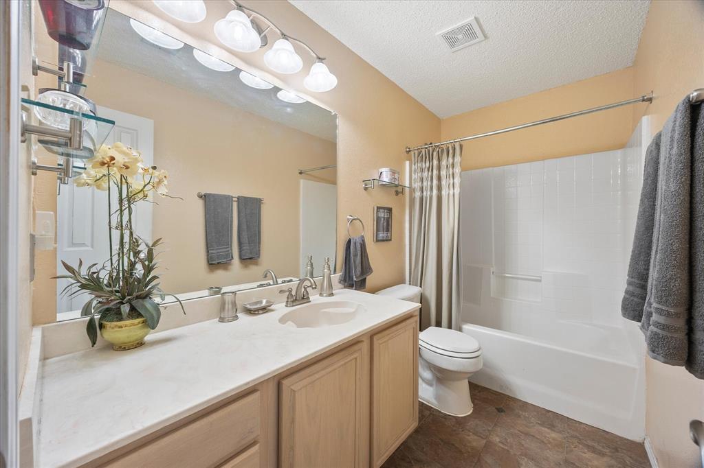 Auxiliary full bath