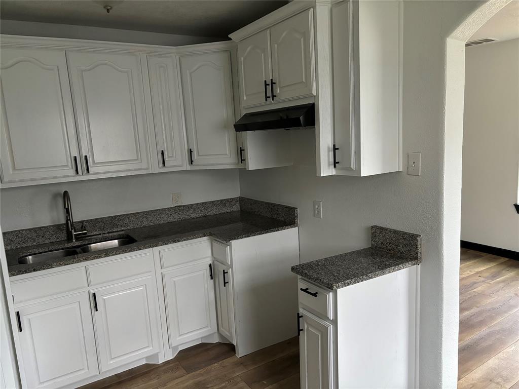 401 E Freeman Street, Ennis, TX 75119