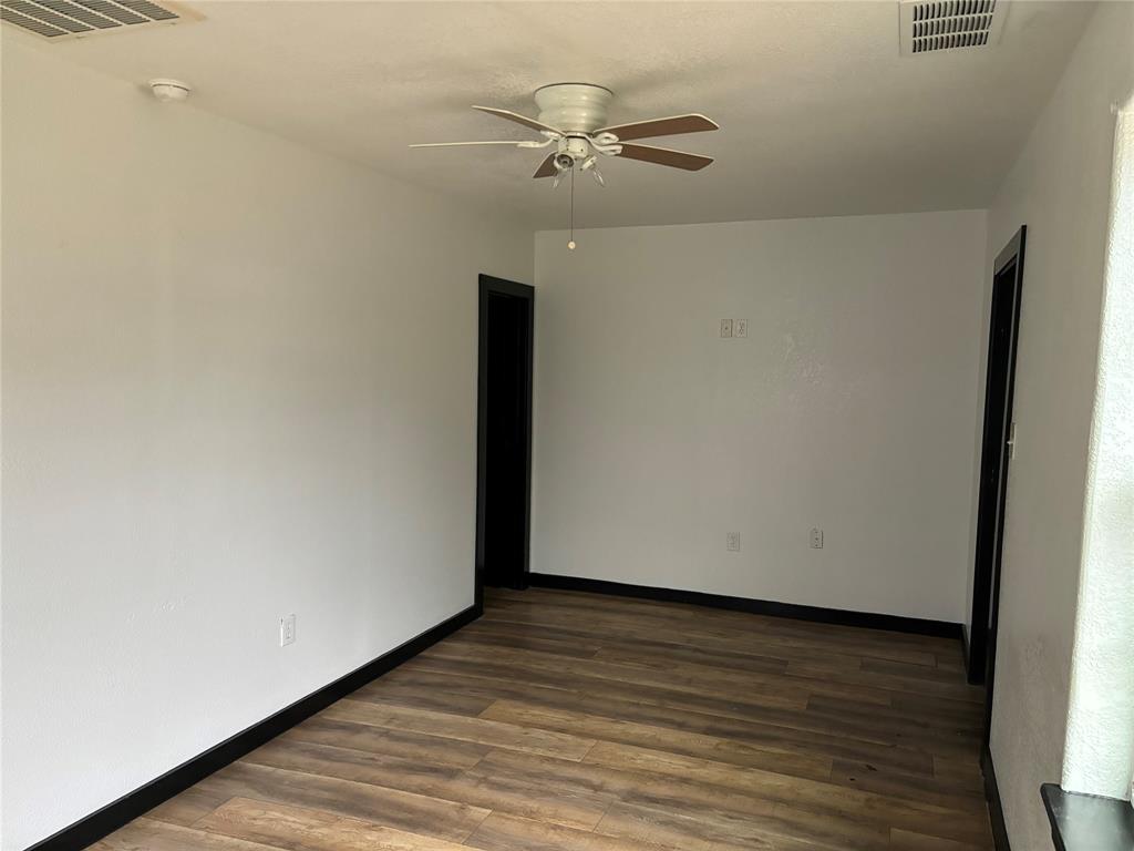 401 E Freeman Street, Ennis, TX 75119