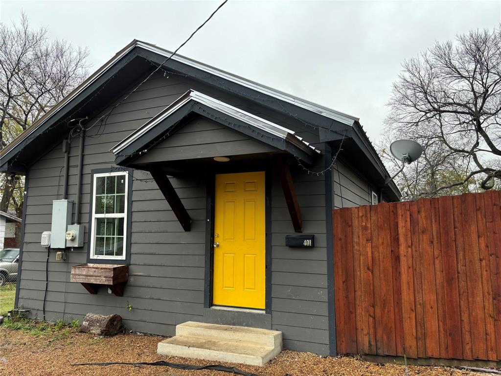 401 E Freeman Street, Ennis, TX 75119