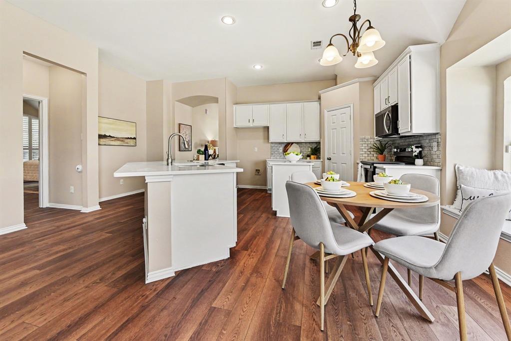 Breakfast room in kitchen