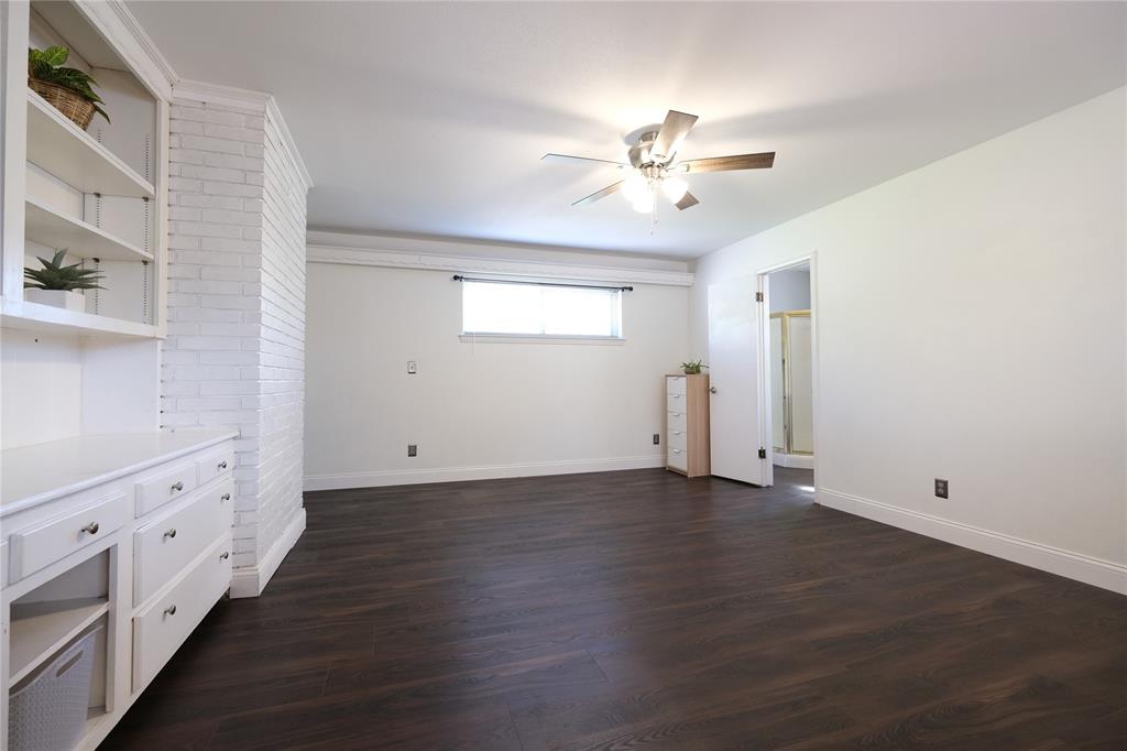 There's plenty of natural lighting through the windows, with still having privacy There's plenty of natural lighting through the windows, with still having privacy