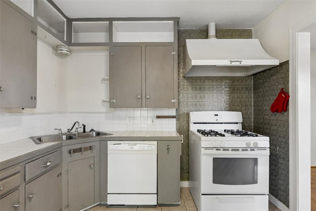 4286 S Cresthaven Road, Dallas, TX 75209