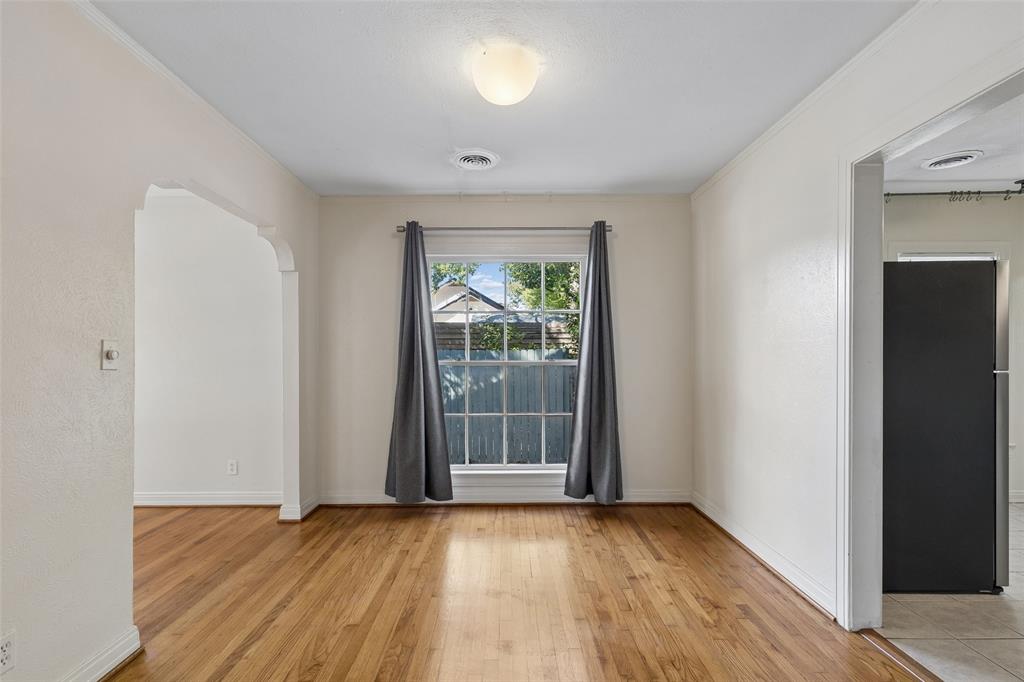 4286 S Cresthaven Road, Dallas, TX 75209