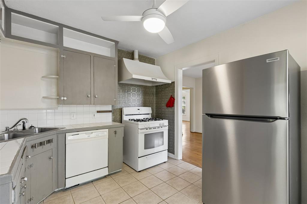 4286 S Cresthaven Road, Dallas, TX 75209