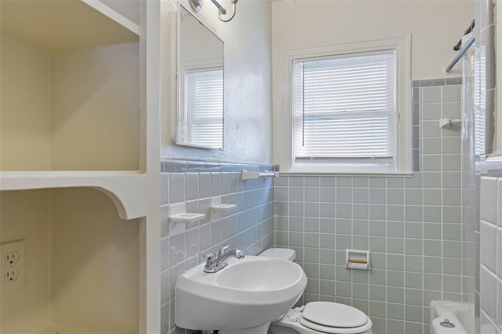 4286 S Cresthaven Road, Dallas, TX 75209