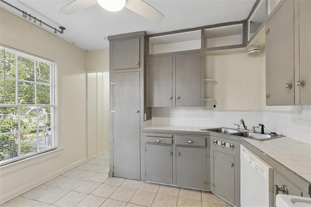 4286 S Cresthaven Road, Dallas, TX 75209