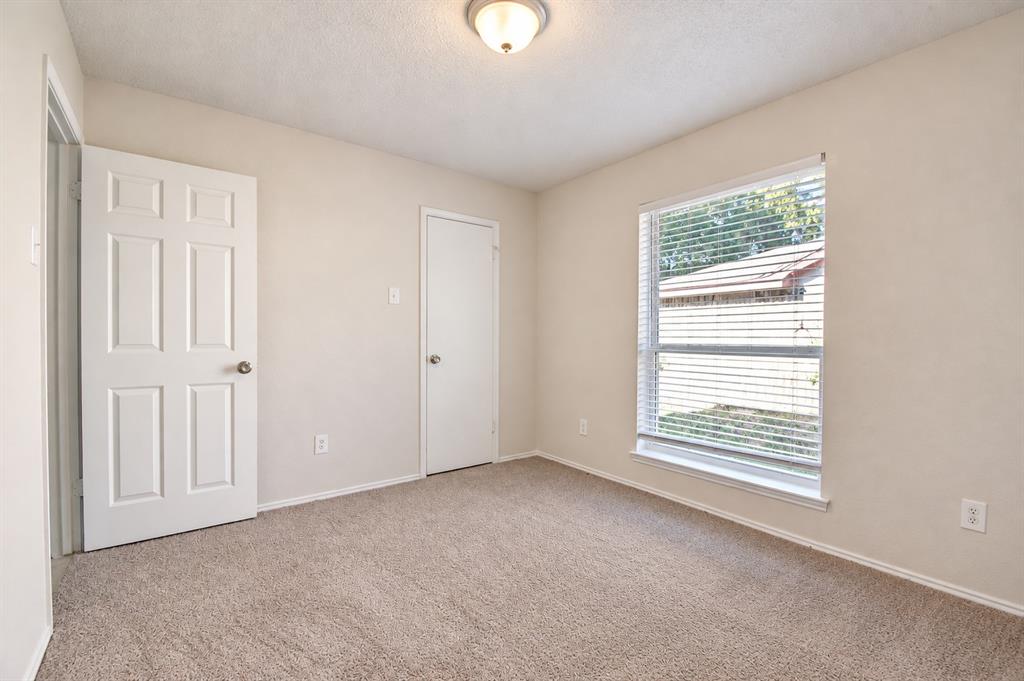 3018 Meadow Creek Court, Grand Prairie, TX 75052