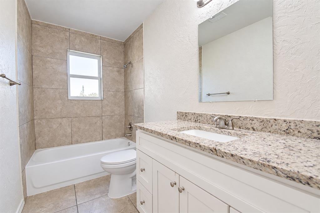 3018 Meadow Creek Court, Grand Prairie, TX 75052