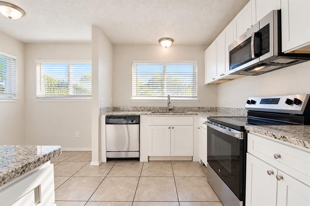 3018 Meadow Creek Court, Grand Prairie, TX 75052