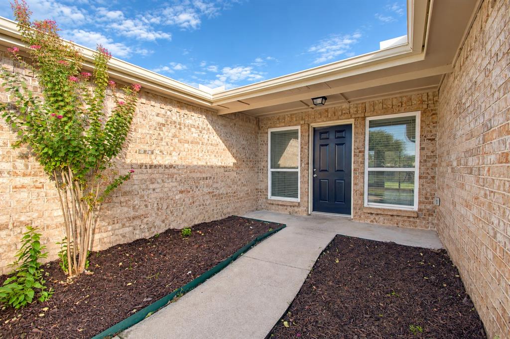 3018 Meadow Creek Court, Grand Prairie, TX 75052