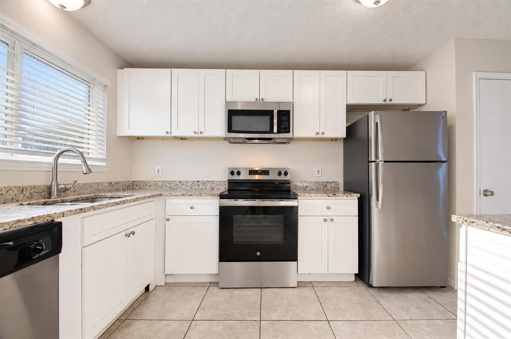 3018 Meadow Creek Court, Grand Prairie, TX 75052