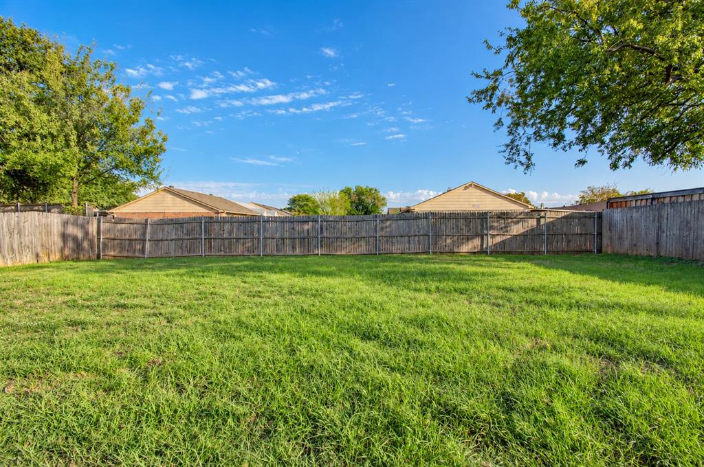 3018 Meadow Creek Court, Grand Prairie, TX 75052