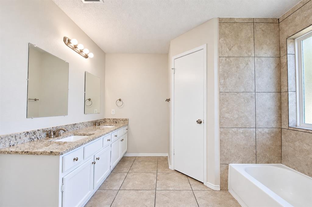 3018 Meadow Creek Court, Grand Prairie, TX 75052