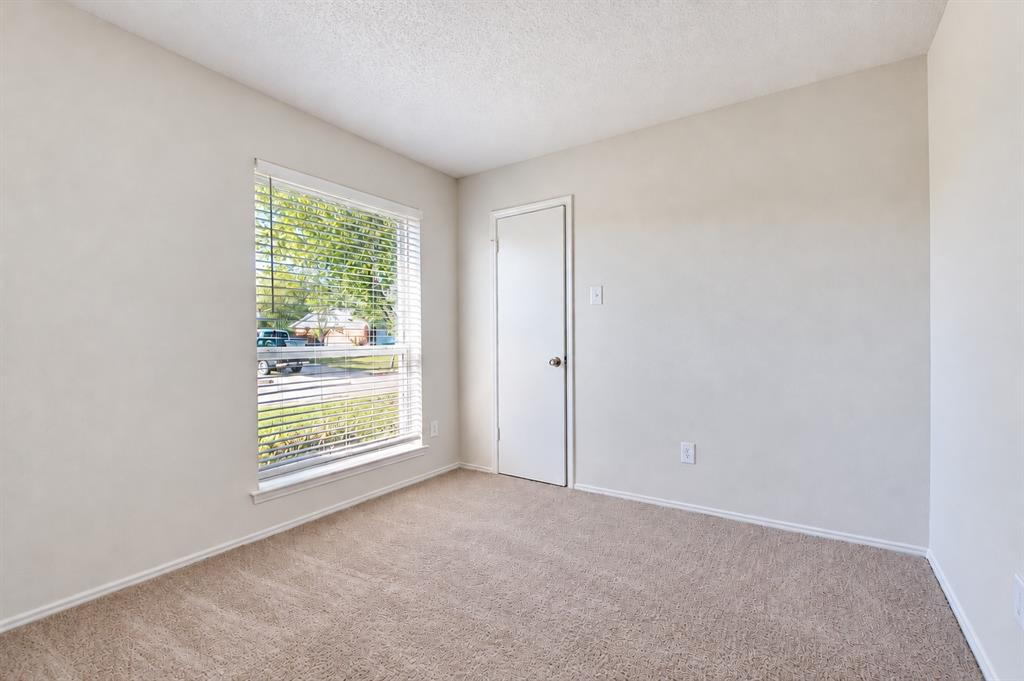 3018 Meadow Creek Court, Grand Prairie, TX 75052