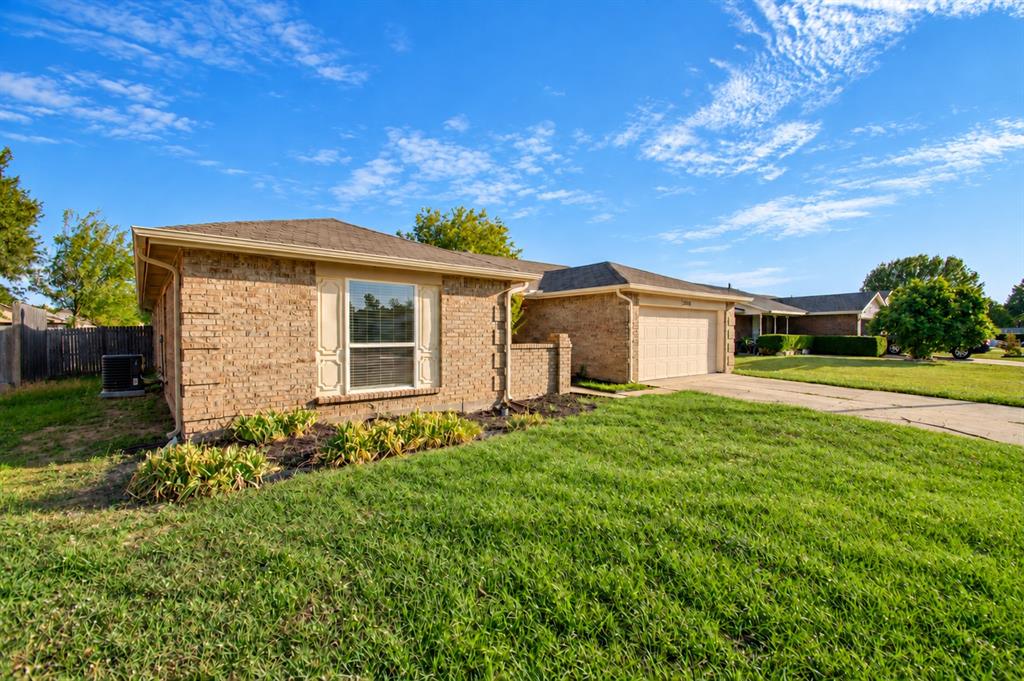 3018 Meadow Creek Court, Grand Prairie, TX 75052