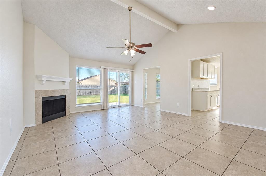 3018 Meadow Creek Court, Grand Prairie, TX 75052