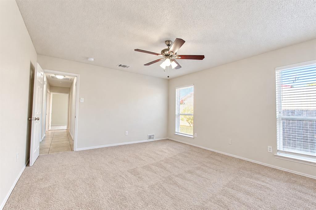 3018 Meadow Creek Court, Grand Prairie, TX 75052