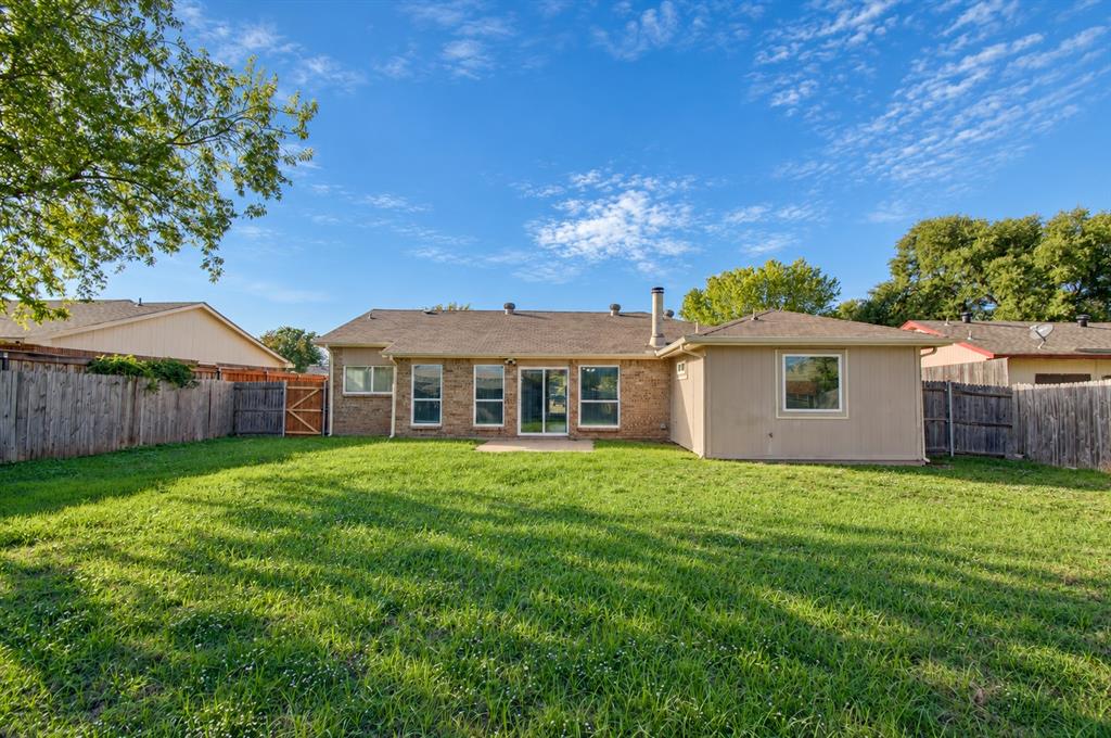 3018 Meadow Creek Court, Grand Prairie, TX 75052
