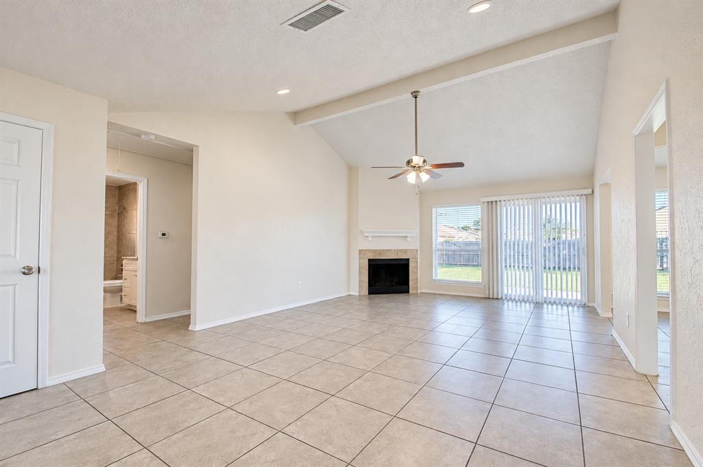 3018 Meadow Creek Court, Grand Prairie, TX 75052