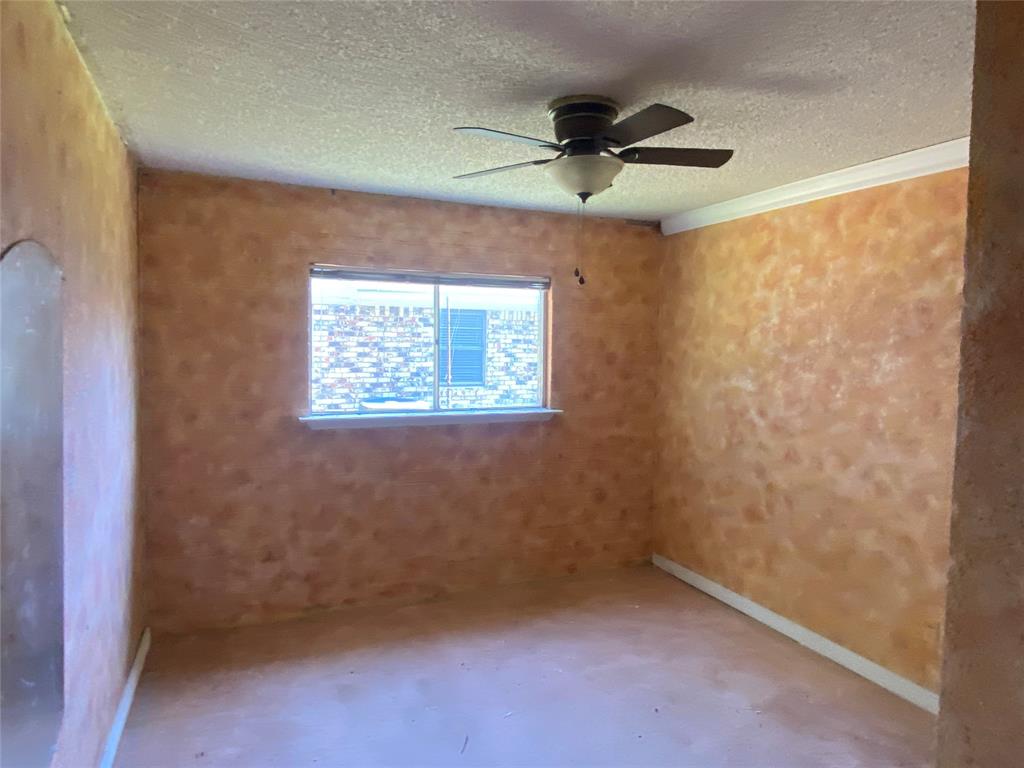 308 Valleyglen Drive, DeSoto, TX 75115