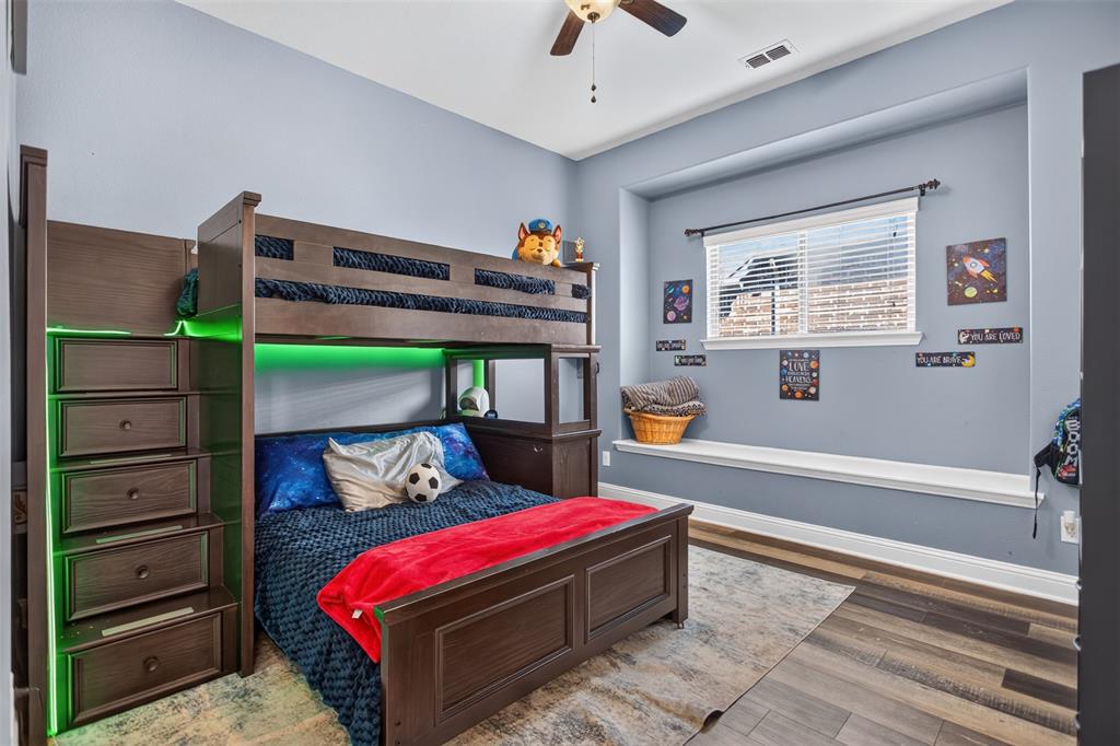 Recessed window featuring a built-in bench seat, wood-finish flooring, and a ceiling fan