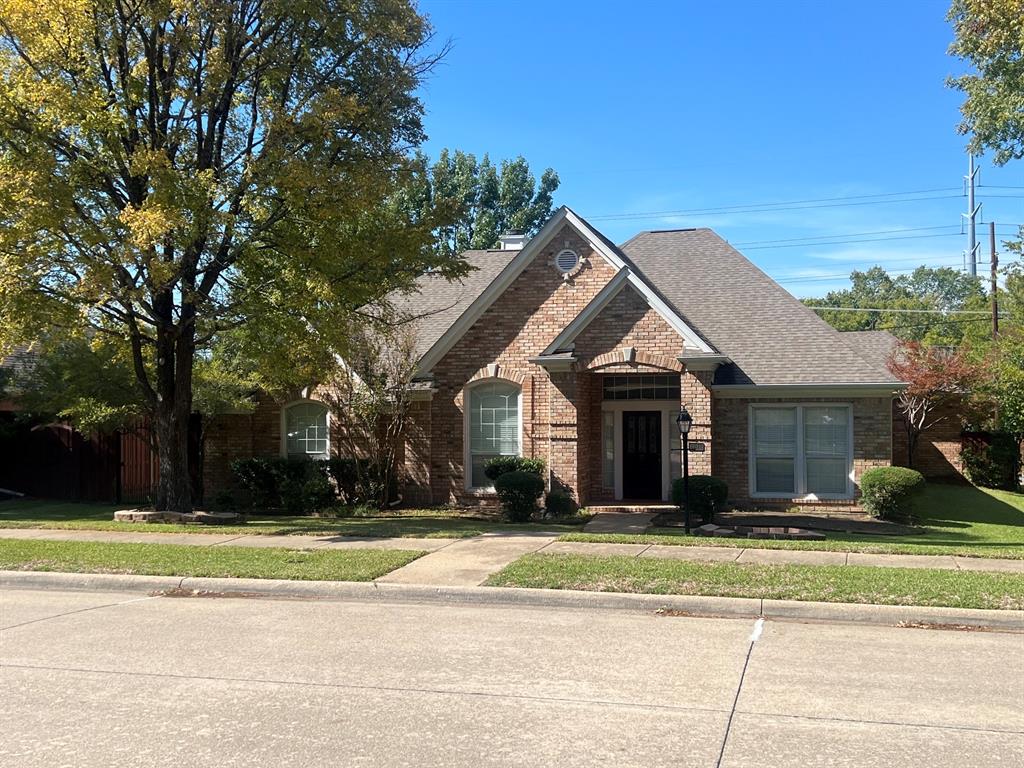 Great location in Firewheel - close to golf, PGBT-190, 1-30, Dallas North Tollway!