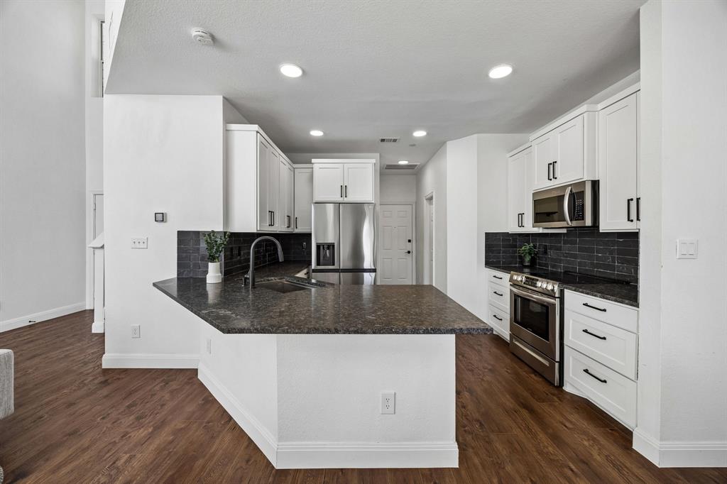 916 Avondale Lane, Plano, TX 75025