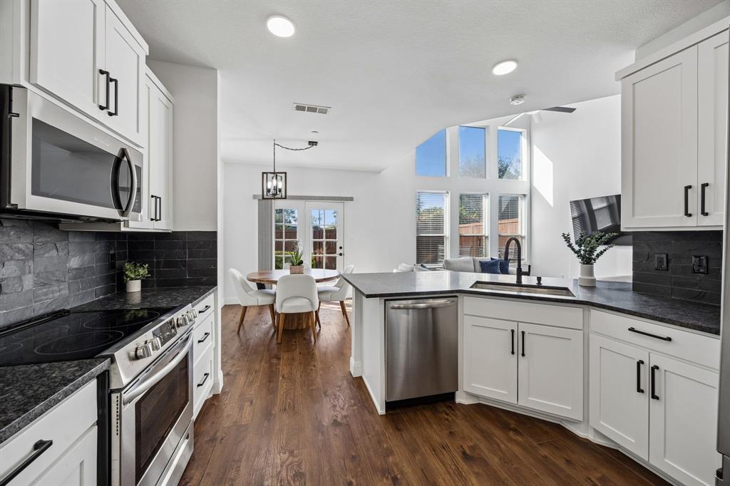 916 Avondale Lane, Plano, TX 75025