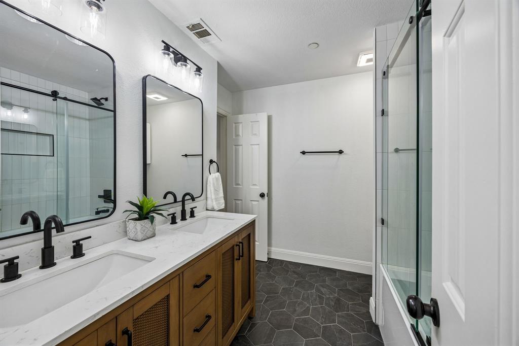 916 Avondale Lane, Plano, TX 75025