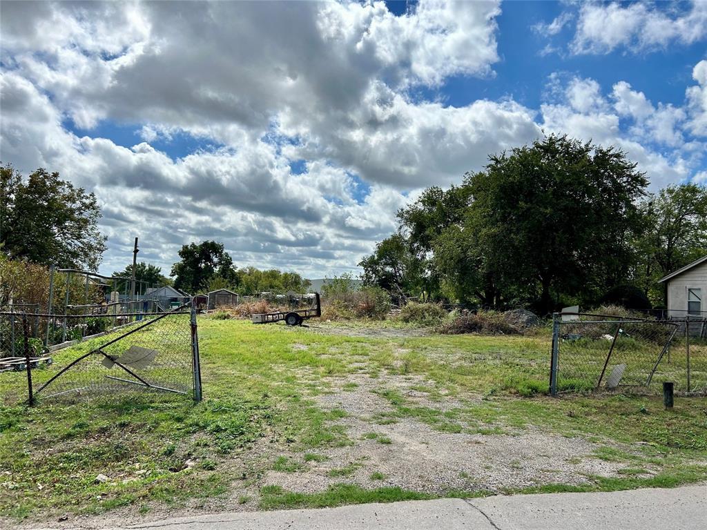 8427 Honeysuckle Lane, Dallas, TX 75241