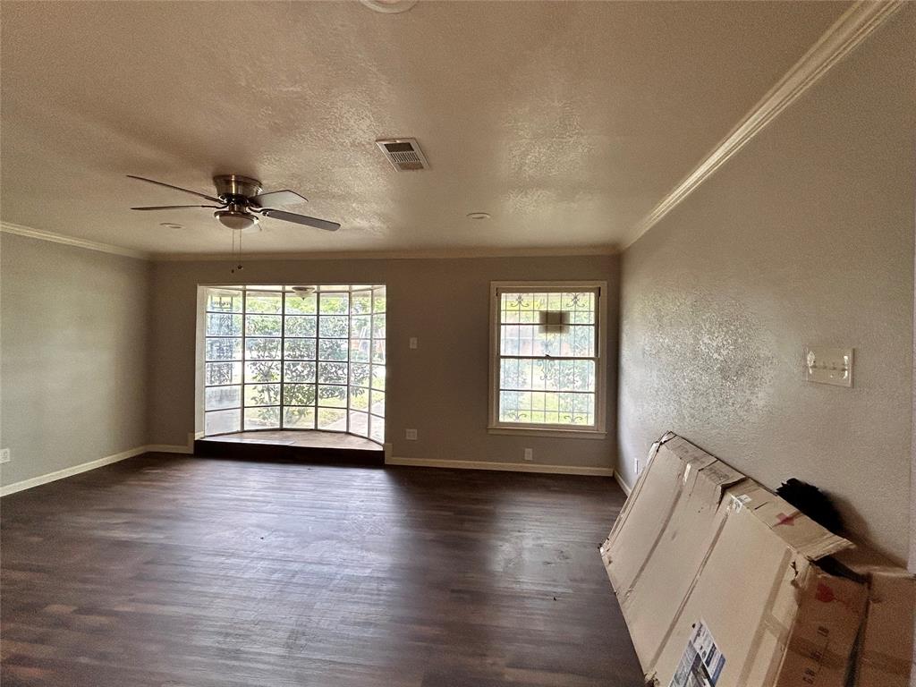 8427 Honeysuckle Lane, Dallas, TX 75241